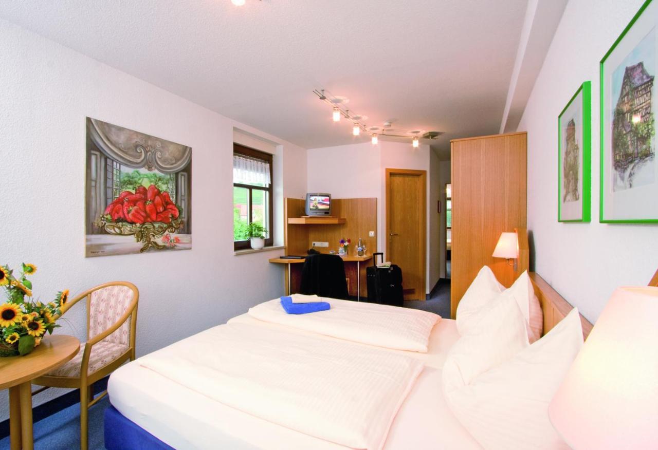 Gasthof Hotel Anker Sommerhausen Bagian luar foto